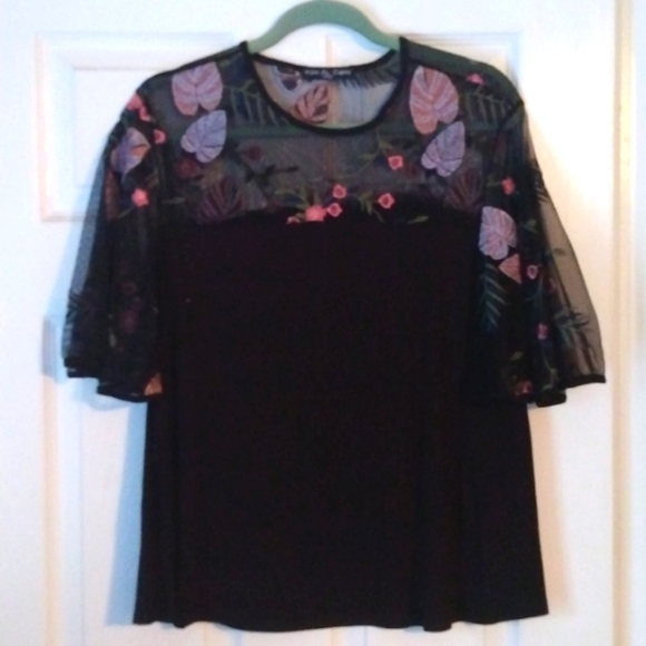 Kim & Cami Tops - Kim and Cami size Large embroidered top